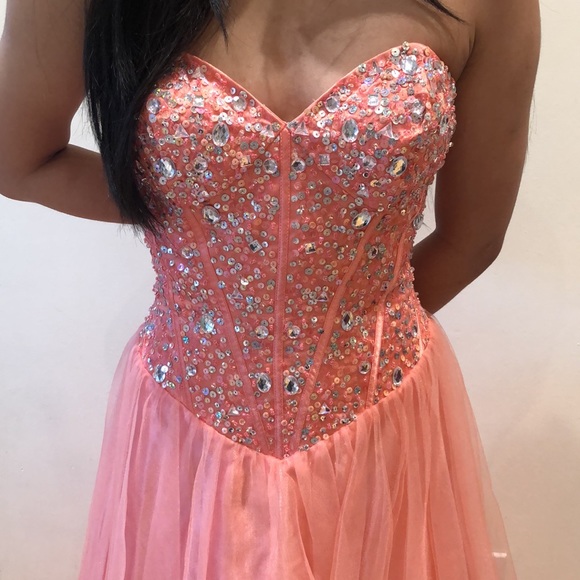 PROM DRESS - Picture 2 of 5
